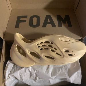YZY Foam RNR adults